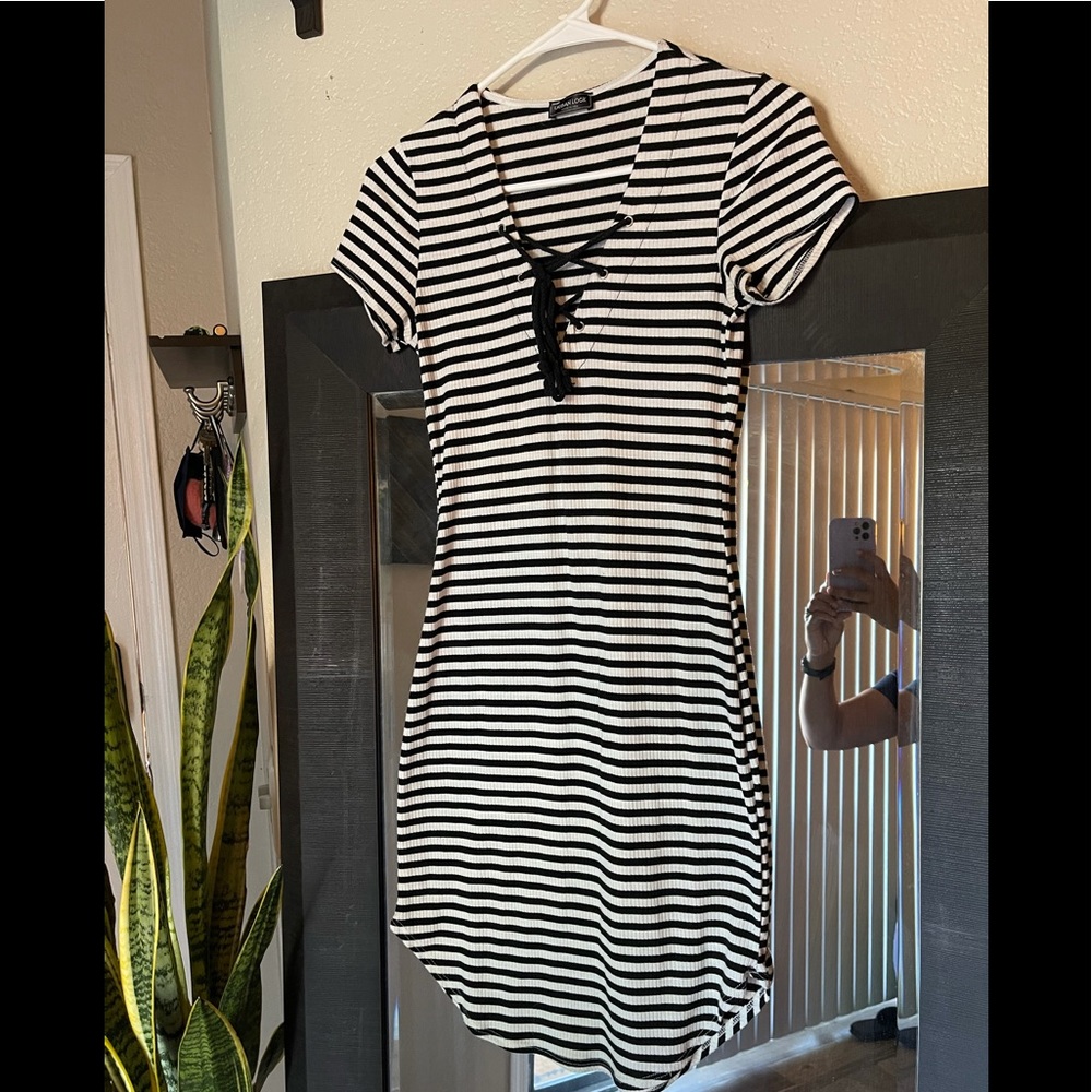 🖤 STRIPED BODYCON DRESS WITH TIE DETAIL🤍